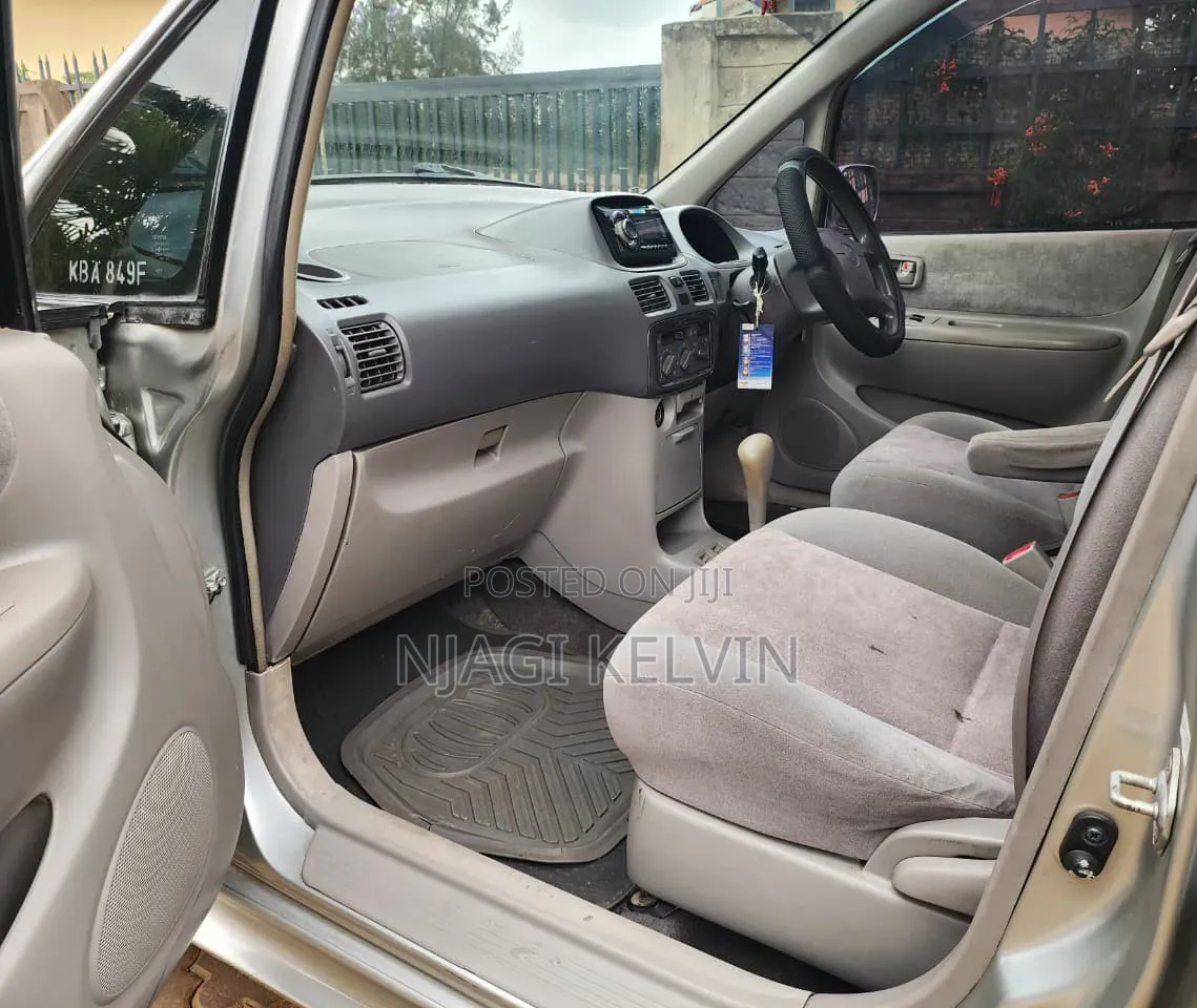 Toyota Corolla Spacio 2000 Silver