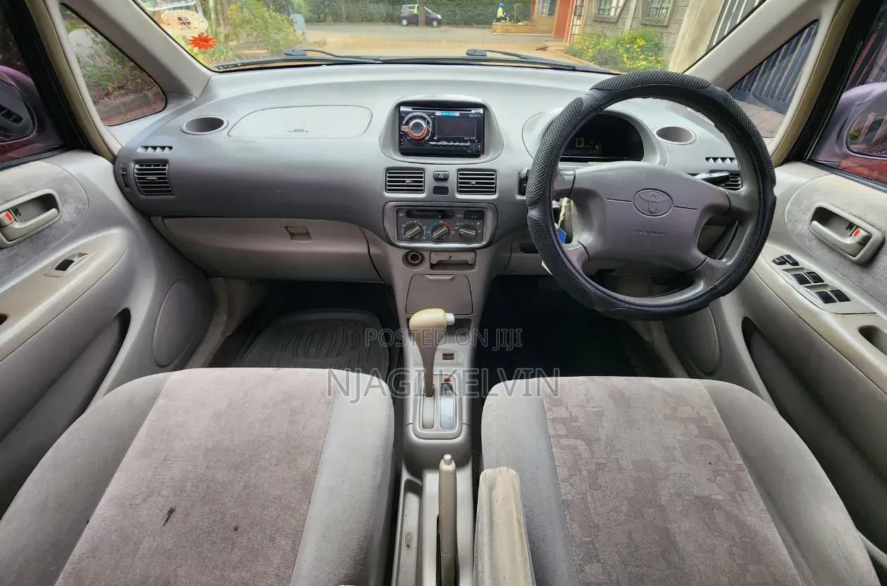 Toyota Corolla Spacio 2000 Silver