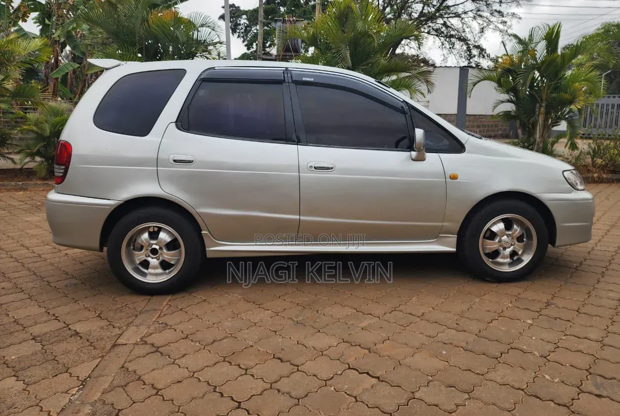 Toyota Corolla Spacio 2000 Silver