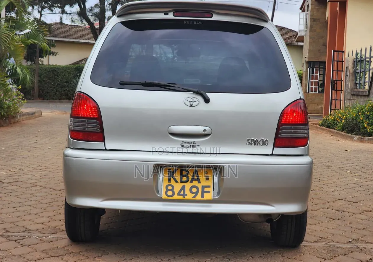Toyota Corolla Spacio 2000 Silver