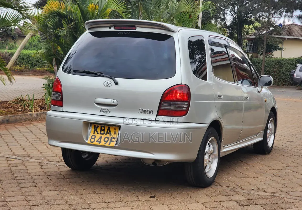 Toyota Corolla Spacio 2000 Silver