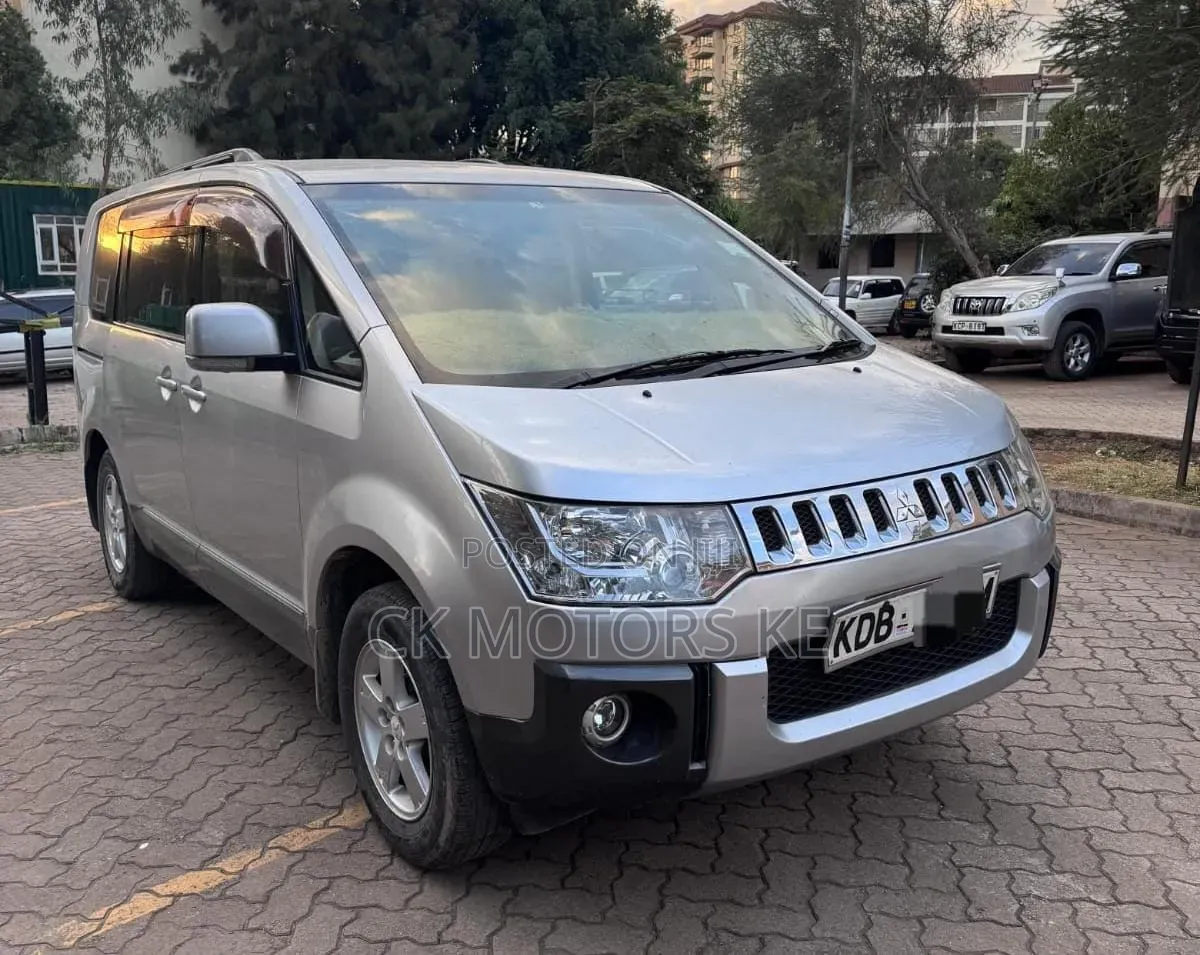 Mitsubishi Delica D:5 2013 Silver