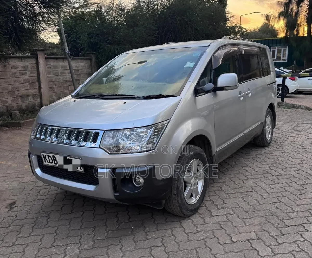 Mitsubishi Delica D:5 2013 Silver