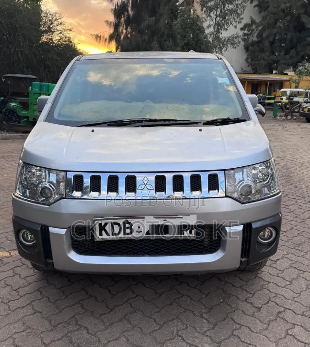 Mitsubishi Delica D:5 2013 Silver