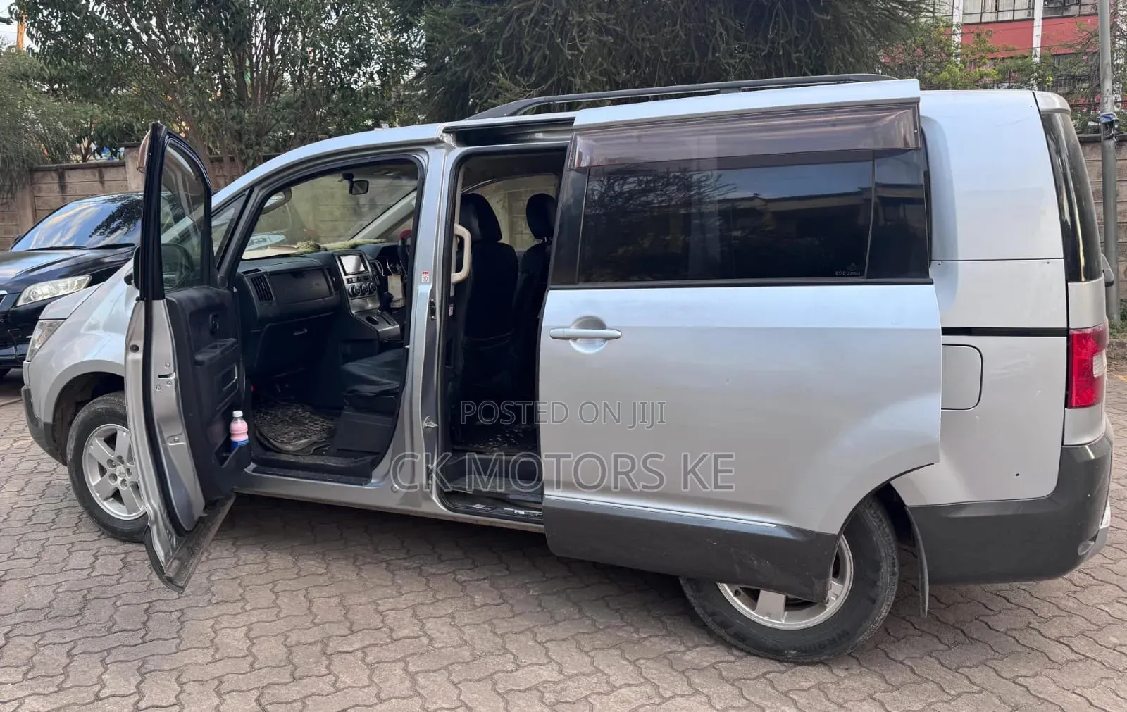 Mitsubishi Delica D:5 2013 Silver