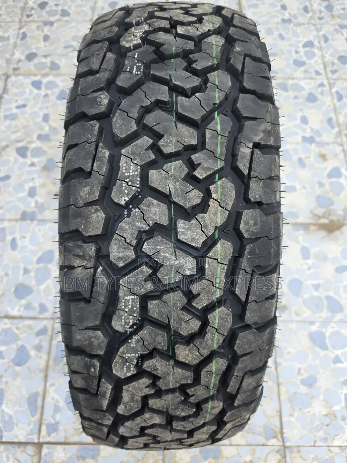 225 /60 R18 Comforser Tires (All Terrain) Cf 1100