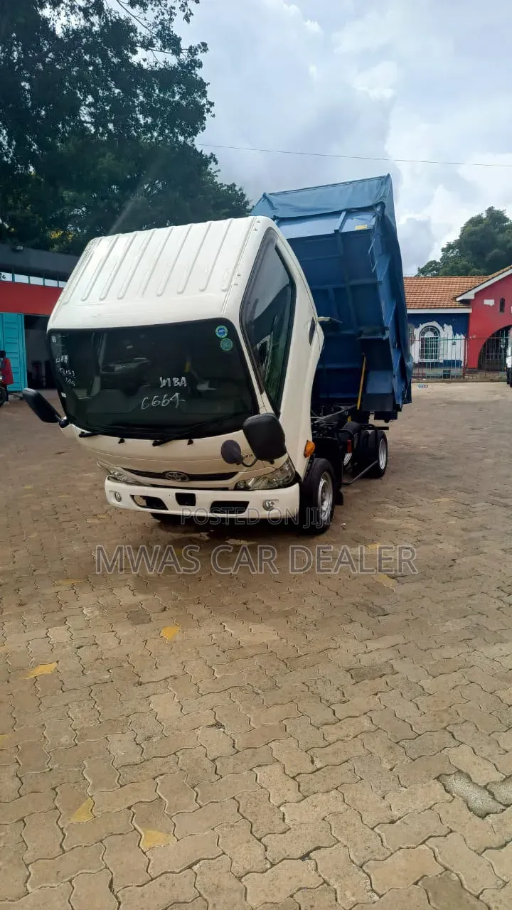 Selling Toyota Dyna Petrol Hydroric