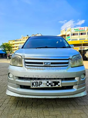 Toyota Noah 2004 Silver