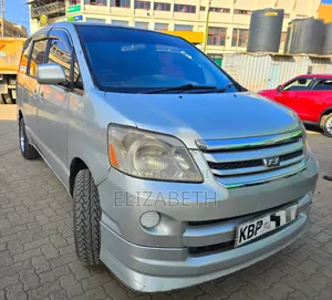 Toyota Noah 2004 Silver