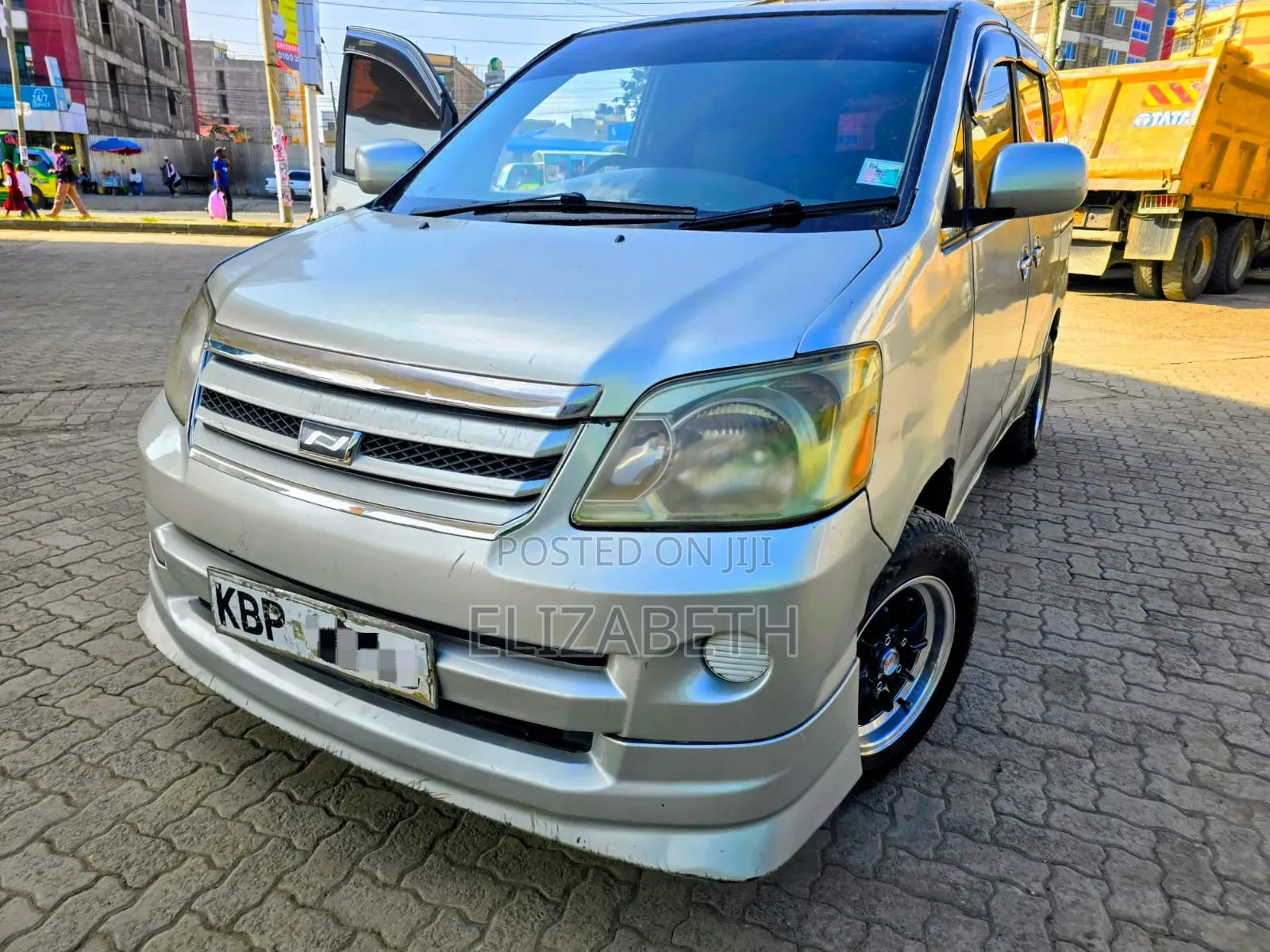 Toyota Noah 2004 Silver