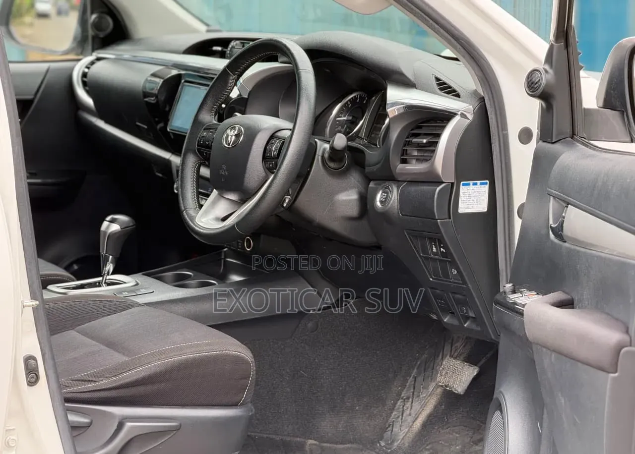Toyota Hilux Revo Double Cab Deisel 2.4 AWD 2021 White