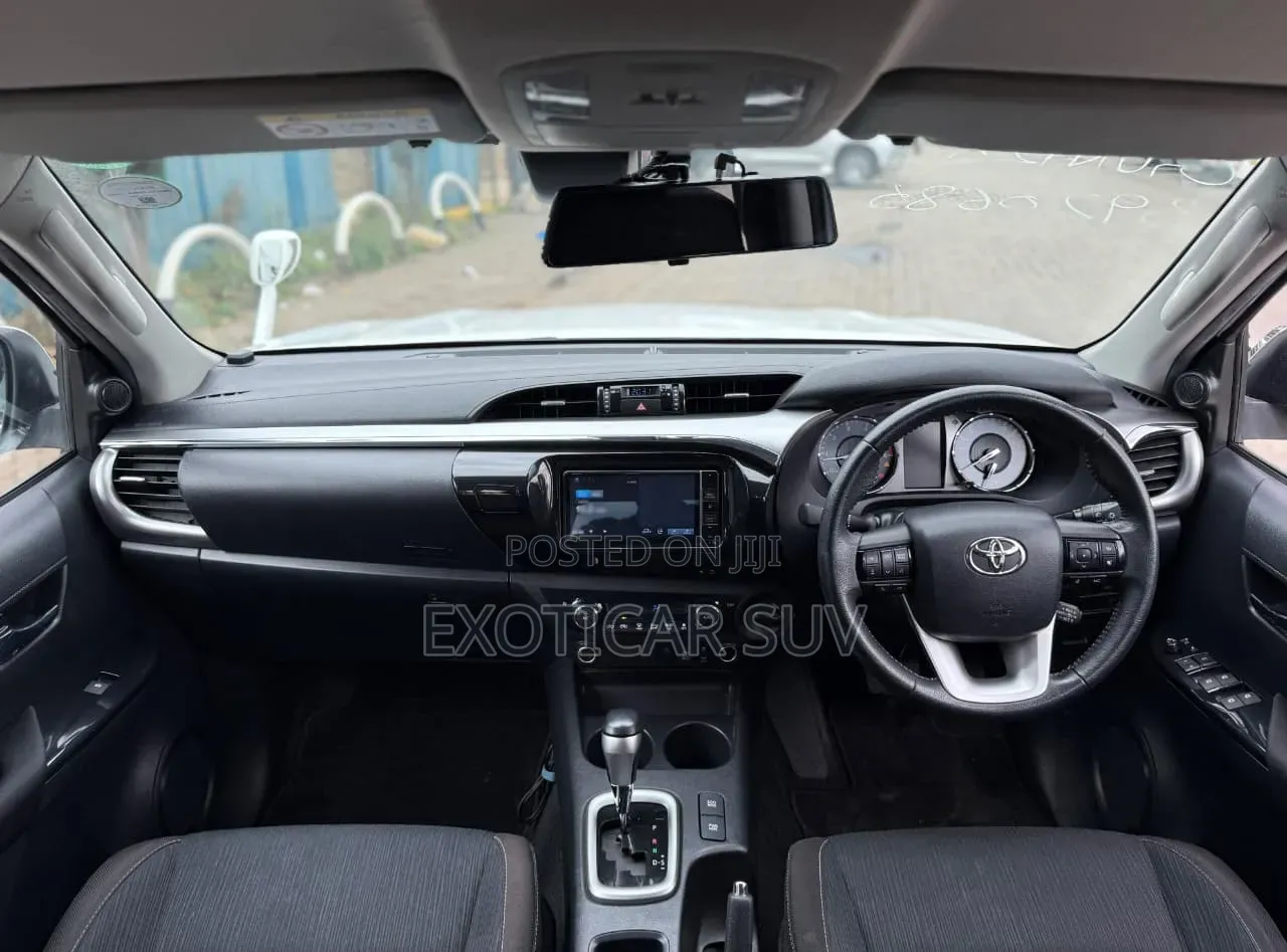 Toyota Hilux Revo Double Cab Deisel 2.4 AWD 2021 White