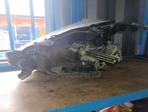 D-Max Non-Xenon Headlight