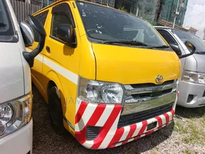 Toyota HiAce 2020 Yellow