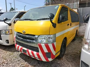Toyota HiAce 2020 Yellow