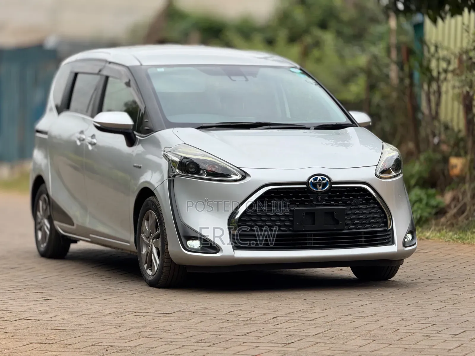 Toyota Sienta 1.5 FWD 2018 Silver
