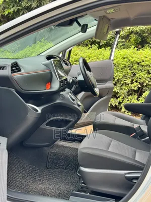 Toyota Sienta 1.5 FWD 2018 Silver