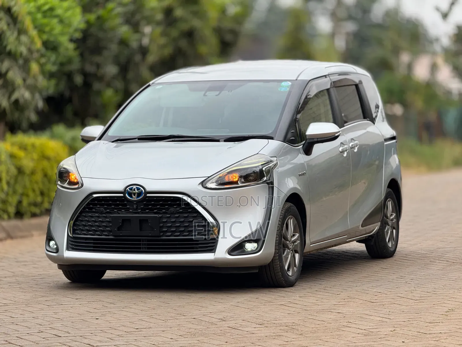 Toyota Sienta 1.5 FWD 2018 Silver