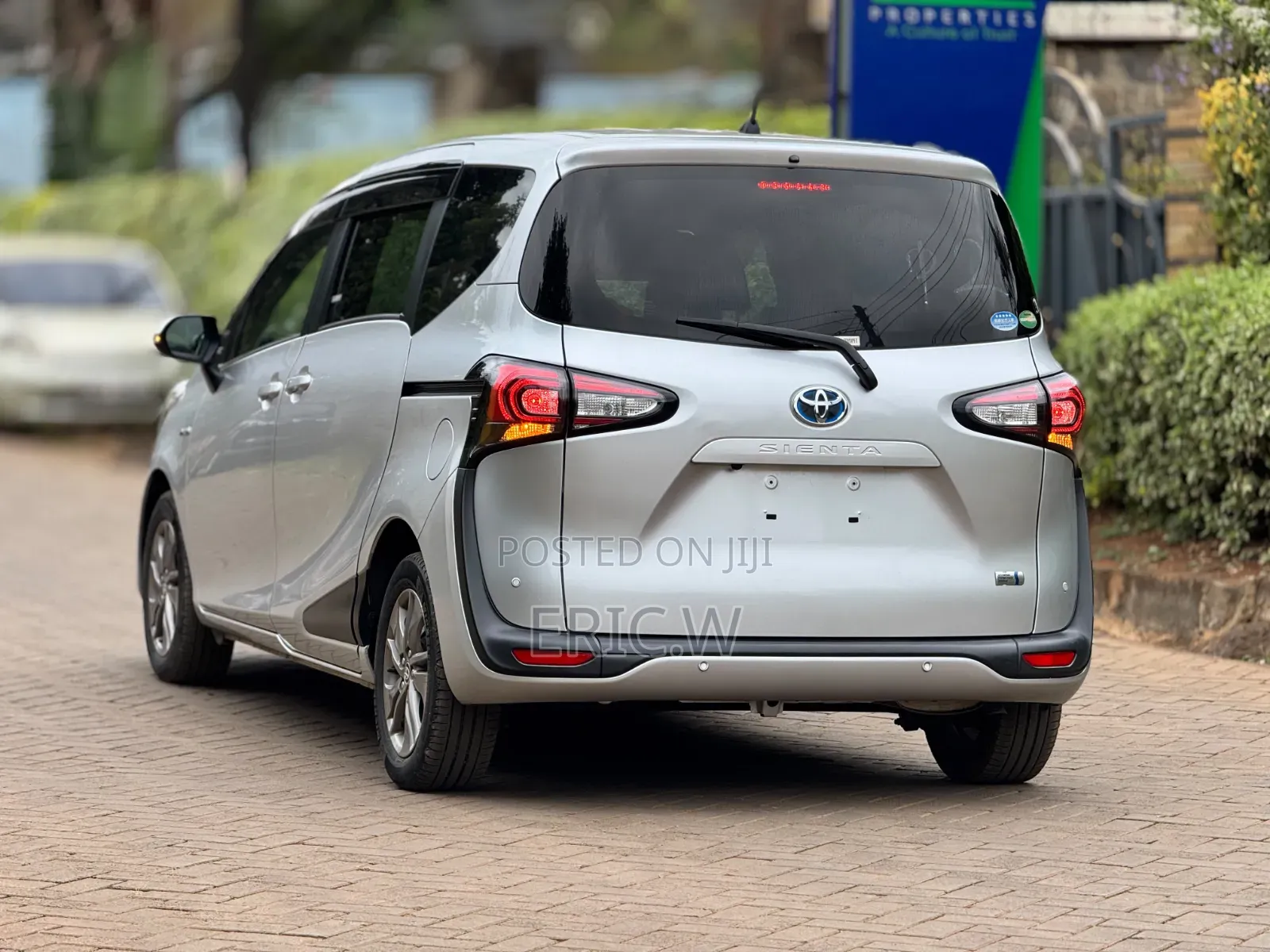 Toyota Sienta 1.5 FWD 2018 Silver