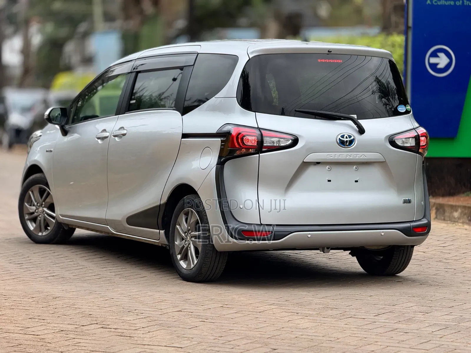 Toyota Sienta 1.5 FWD 2018 Silver