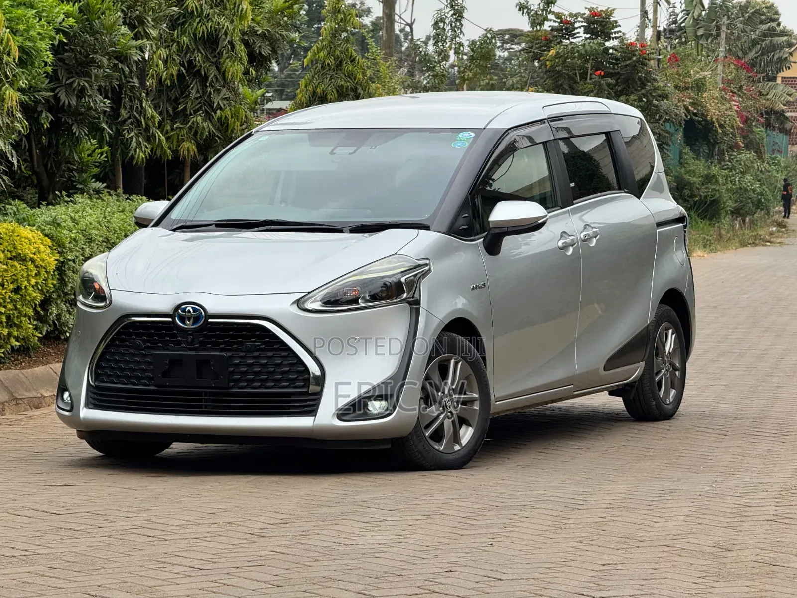 Toyota Sienta 1.5 FWD 2018 Silver