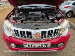 Mitsubishi L200 Double Cab 2.4 181hp 4WD 2017 Red