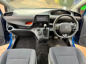 Toyota Sienta 2019 Blue
