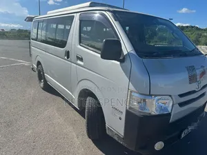 Toyota HiAce 2015 Silver
