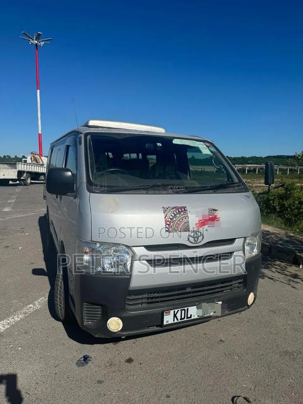 Toyota HiAce 2015 Silver
