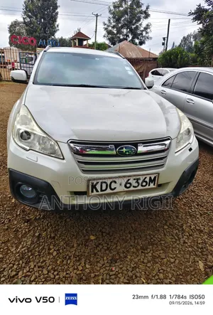 Subaru Outback 2.5i 4dr Wagon AWD (2.5L 4cyl CVT) 2015 White