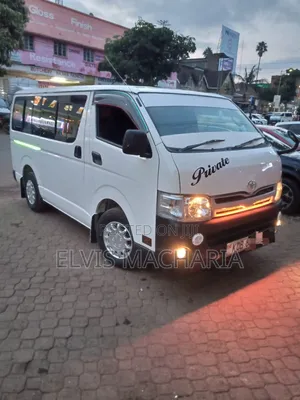 Toyota HiAce 2013 White