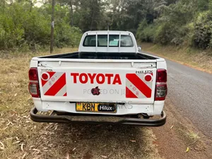 Toyota Hilux 2.5 D-4D SRX 2011 White