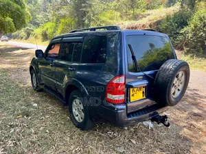 Mitsubishi Pajero Pininfarina 2004 Blue