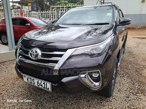Toyota Fortuner 2018 Black