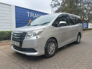 Toyota Noah 2.0 AWD (7 Seater) 2015 Silver