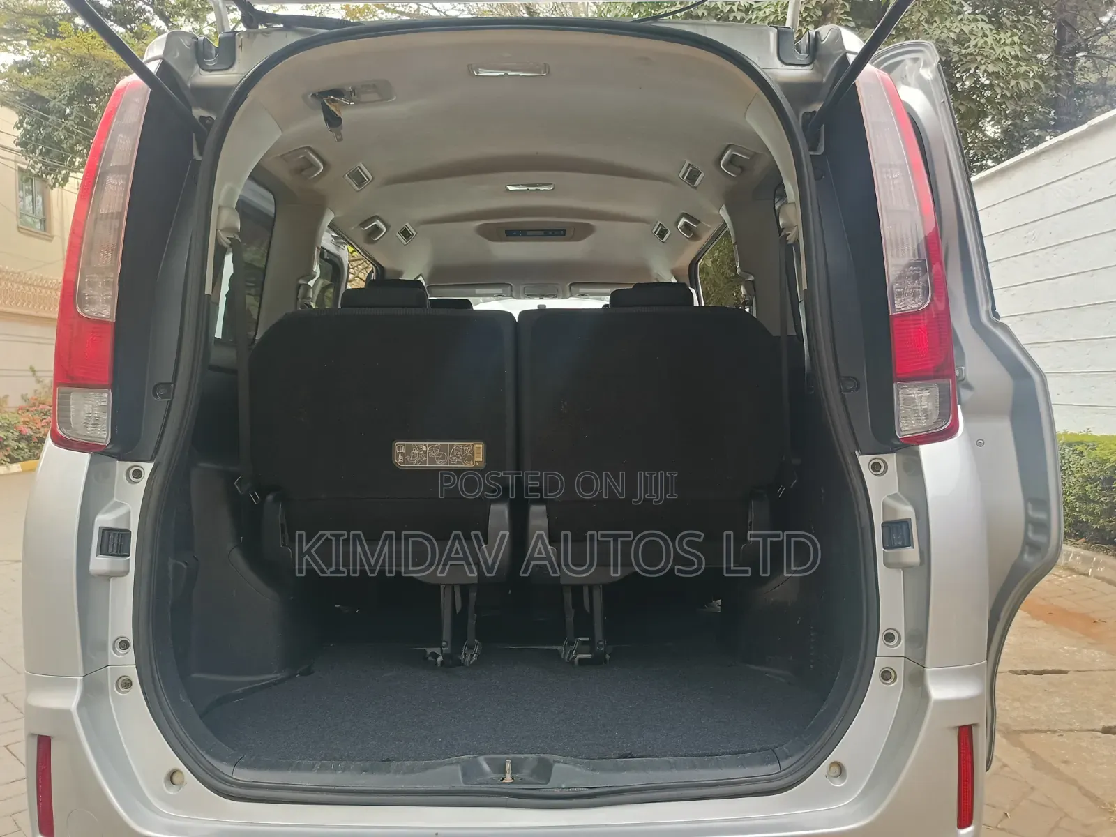 Toyota Noah 2.0 AWD (7 Seater) 2015 Silver