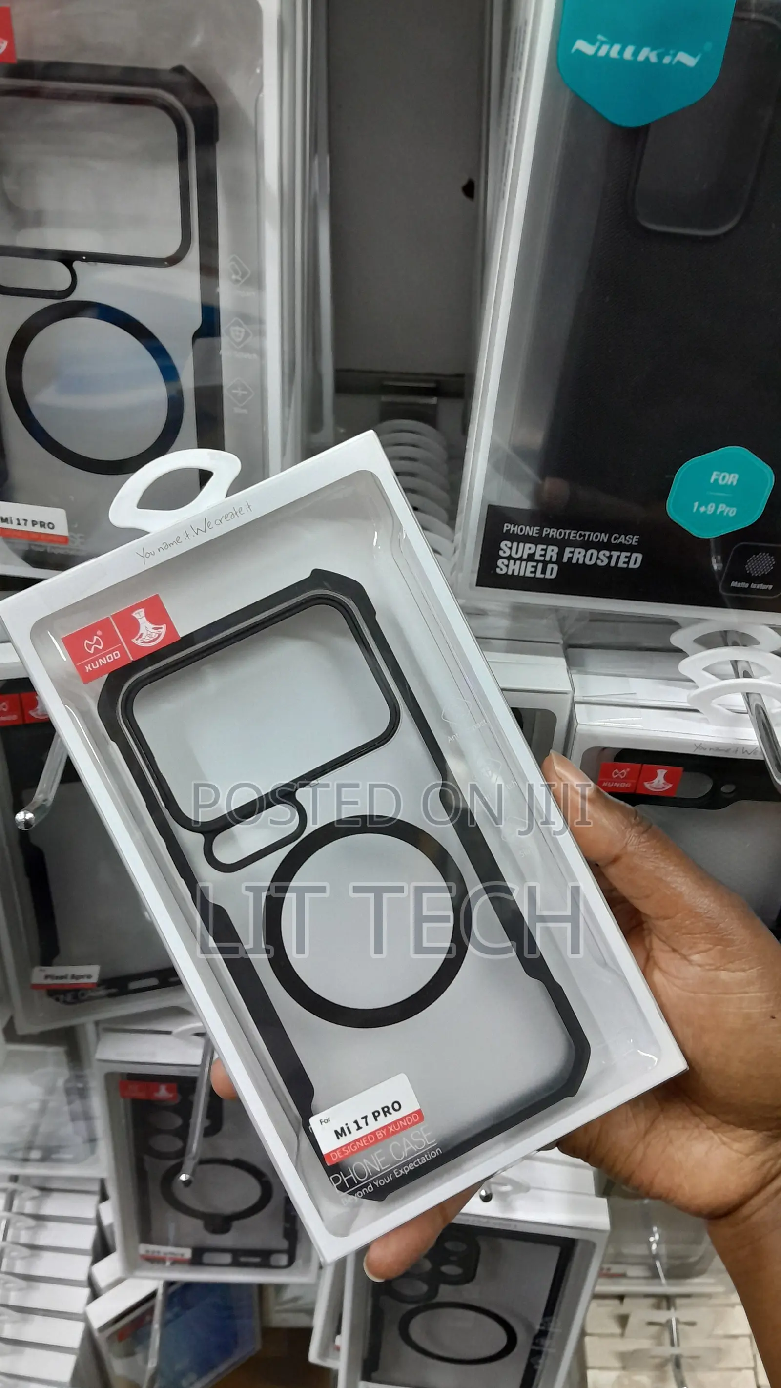 Xiaomi 17 Pro Magnetic Airbag Shockproof Case