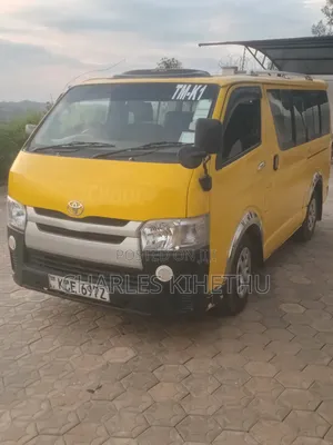 Toyota HiAce 2010 Yellow
