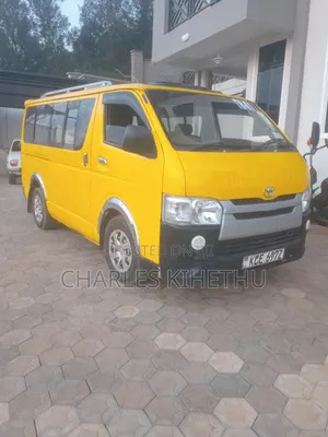 Toyota HiAce 2010 Yellow