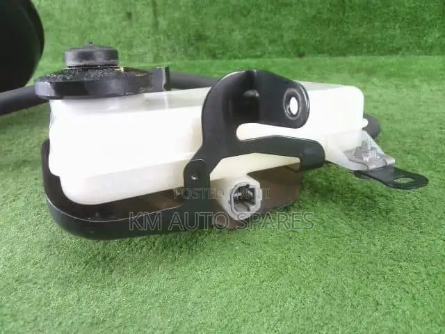 Toyota Vellfire Brake Booster/Master Cylinder.