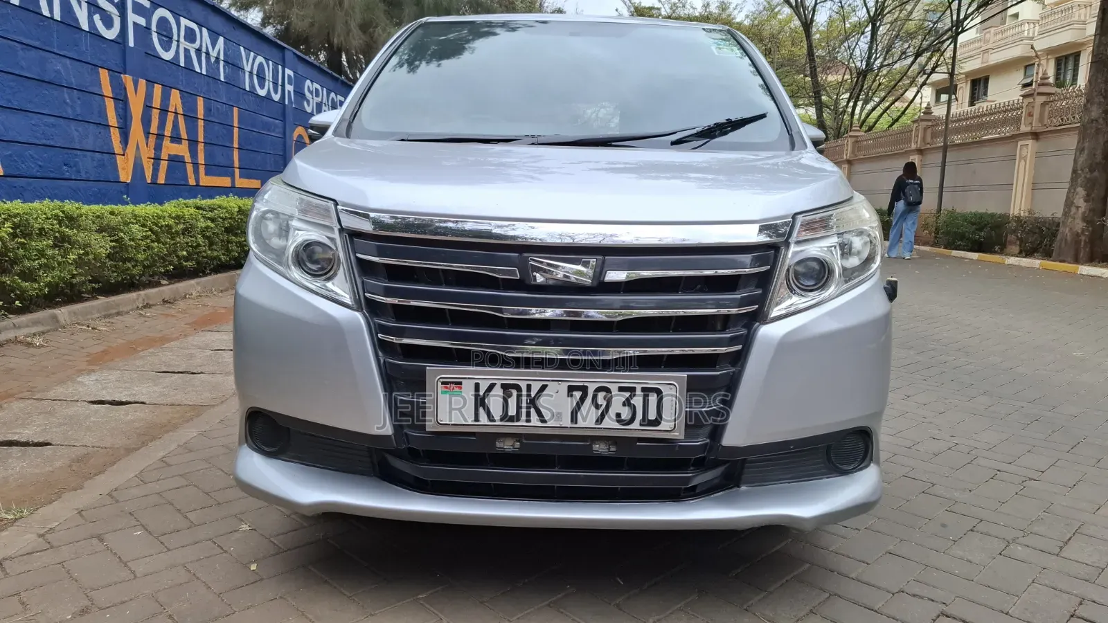 Toyota Noah 2.0 FWD (8 Seater) 2015 Silver