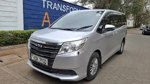 Toyota Noah 2.0 FWD (8 Seater) 2015 Silver
