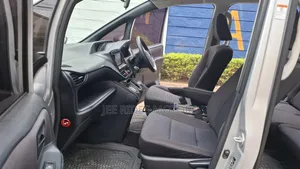 Toyota Noah 2.0 FWD (8 Seater) 2015 Silver
