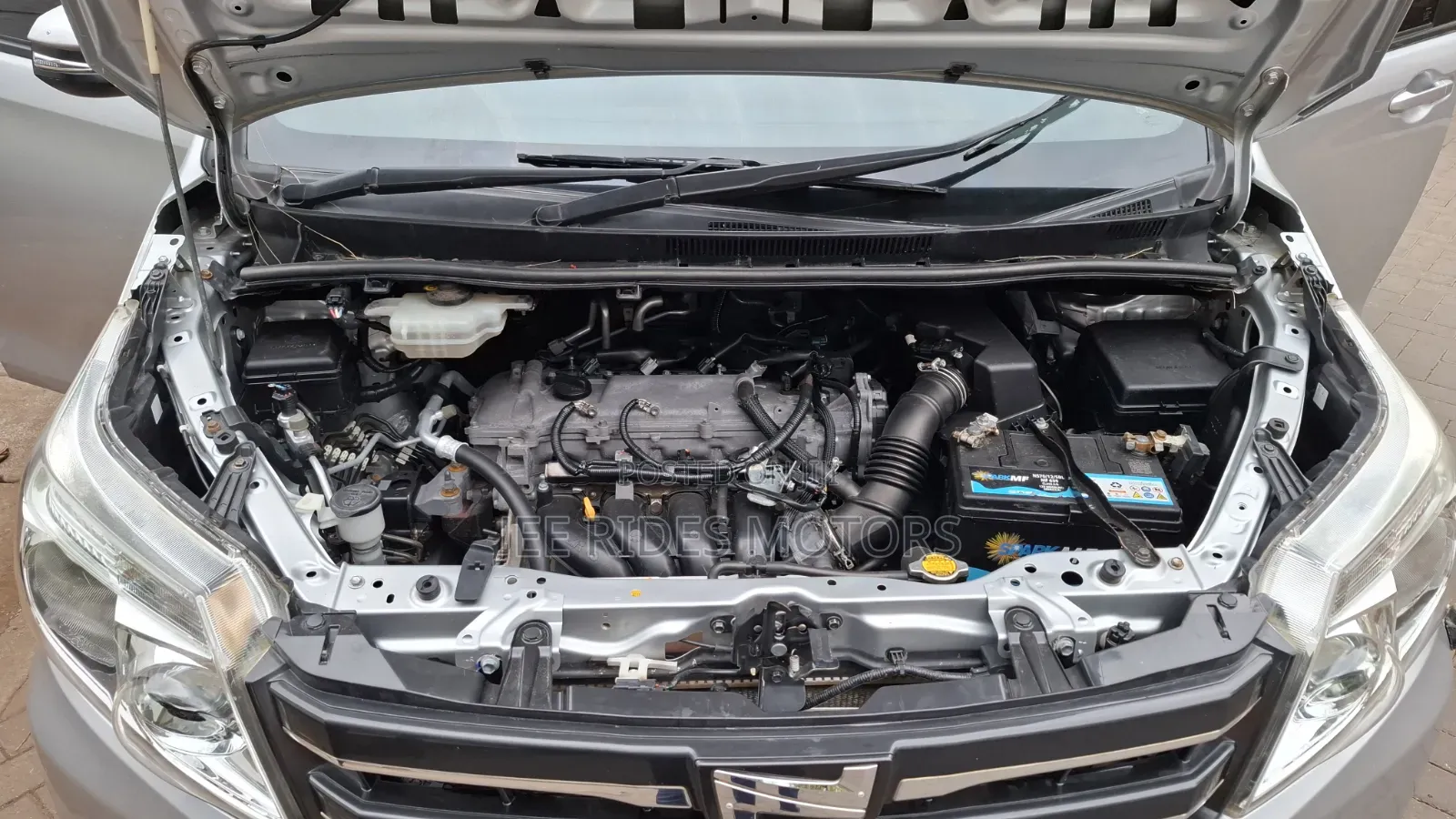 Toyota Noah 2.0 FWD (8 Seater) 2015 Silver