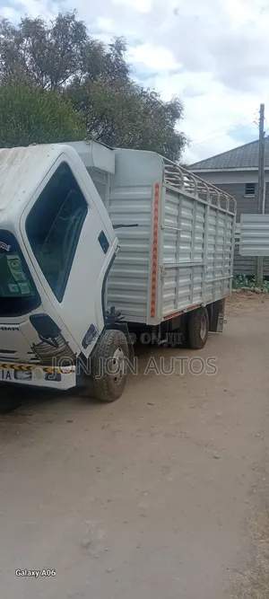 Isuzu NMR Local