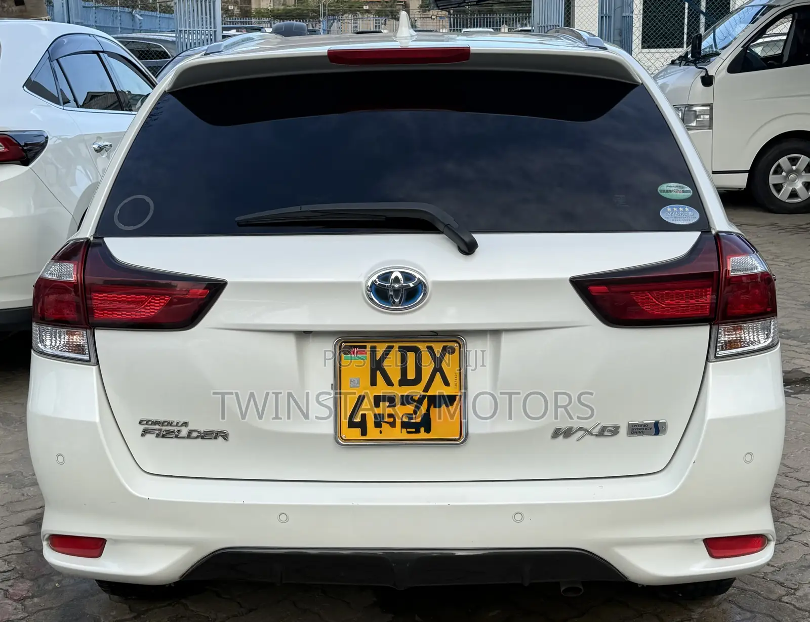 Toyota Corolla Fielder 1.5 Hybrid FWD 2019 White