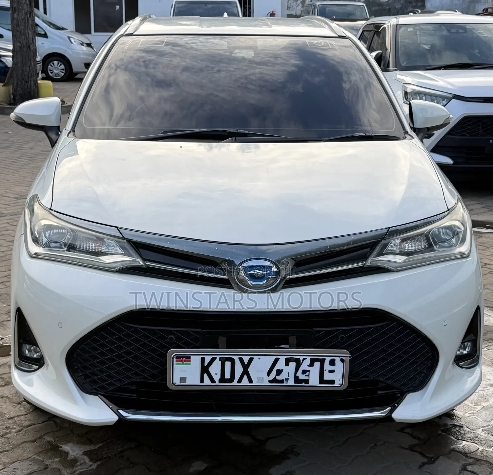 Toyota Corolla Fielder 1.5 Hybrid FWD 2019 White