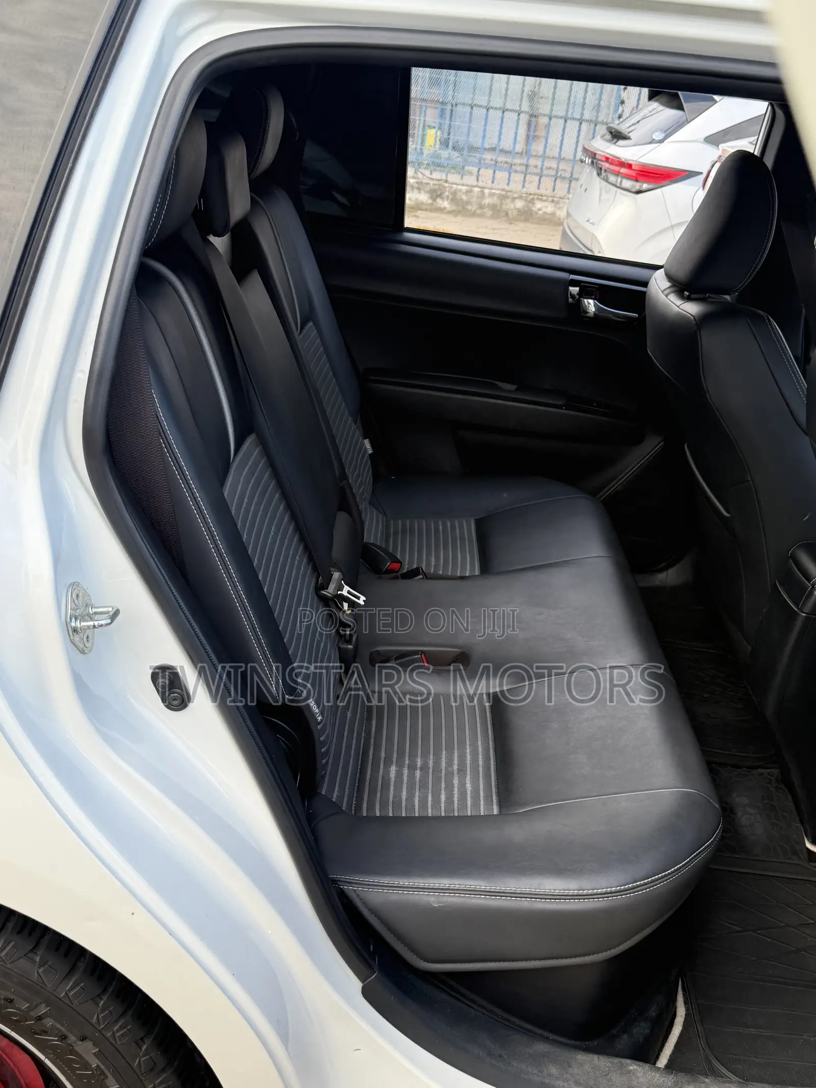 Toyota Corolla Fielder 1.5 Hybrid FWD 2019 White