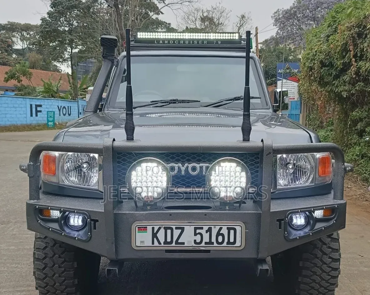Toyota Land Cruiser 79 Series 2014 White