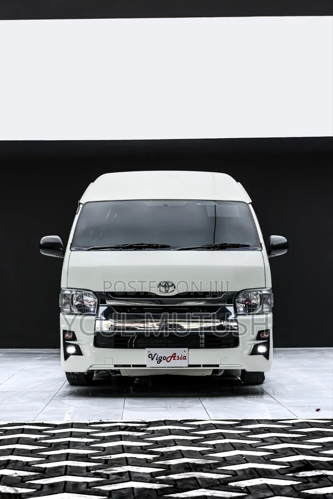 Toyota Grand HiAce 2002 White